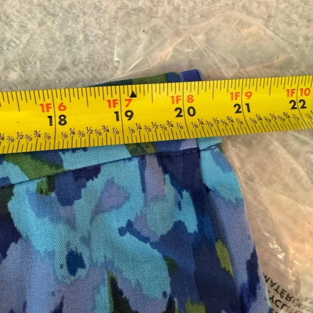 Issac Mizrahi Live! 24/7 Stretch Bermuda Swim Shorts Blue Floral 22WP